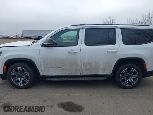 ✅ 2024 Jeep Wagoneer Series II • VIN: 1C4SJVBP9RS136304 • Lot: 41487944. Listed on IAAI with 29,917 mi. Free auction sales archive from the USA and detailed vehicle history report at DreamBid. Image 13.