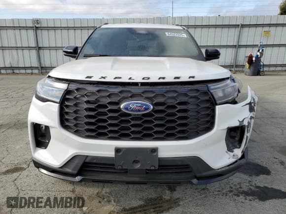 ✅ 2025 Ford Explorer ST-Line • VIN: 1FMUK7KH1SGA79076 • Lot: 64522025. Wystawiony na Copart z przebiegiem 12 102 mil. Bezpłatny archiwum sprzedaży aukcyjnych z USA i szczegółowy raport historii pojazdu na DreamBid. Zdjęcie 5.