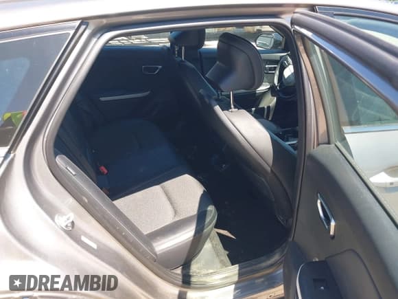 ✅ 2025 Kia K4 GT-Line • VIN: 3KPFW4DE7SE075956 • Лот: 43181104. Опубликован ранее на IAAI с пробегом 8 524 миль. Бесплатный доступ к архиву аукционных продаж из США и подробный отчёт об истории автомобиля на DreamBid. Изображение 8.