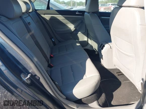 ✅ 2008 Volkswagen Jetta SE • VIN: 3VWRM71KX8M031282 • Лот: 43057260. Опубликован ранее на IAAI с пробегом 167 671 миль. Бесплатный доступ к архиву аукционных продаж из США и подробный отчёт об истории автомобиля на DreamBid. Изображение 8.