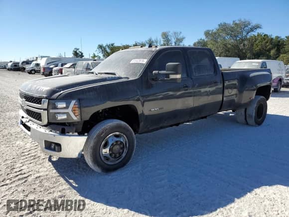 2011 Chevrolet Silverado 3500HD DRW LTZ z VIN 1GC4K1C86BF158474, wystawiony jako Copart lot #81542874 z przebiegiem 210 488 mil mil oraz Szkoda całkowita • Salvage title. Historia ofert i sprzedaży dostępna na DreamBid. Obrazek 1.