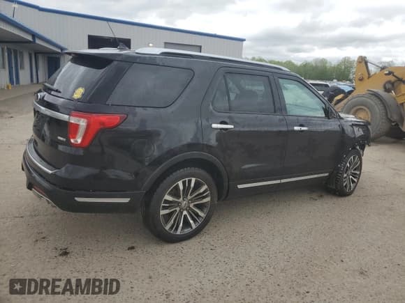 ✅ 2019 Ford Explorer Platinum • VIN: 1FM5K8HT6KGA57340 • Lot: 57038705. Wystawiony na Copart z przebiegiem 83 225 mil. Bezpłatny archiwum sprzedaży aukcyjnych z USA i szczegółowy raport historii pojazdu na DreamBid. Zdjęcie 3.