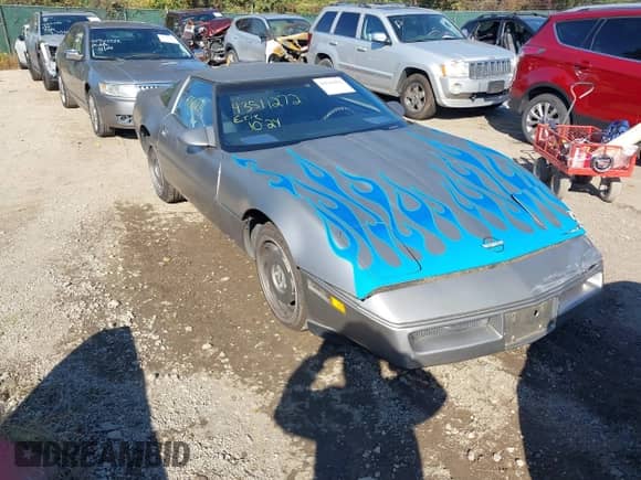 ✅ 1987 Chevrolet Corvette • VIN: 1G1YY2181H5108873 • Lot: 43511272. Wystawiony na IAAI z przebiegiem 84 434 mil. Bezpłatny archiwum sprzedaży aukcyjnych z USA i szczegółowy raport historii pojazdu na DreamBid. Zdjęcie 1.