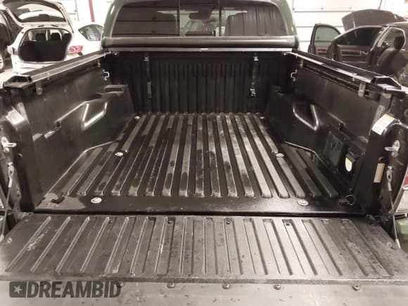 ✅ 2022 Toyota Tacoma SR • VIN: 3TMCZ5AN5NM519589 • Lot: 43634877. Listed on IAAI with 48,814 mi. Free auction sales archive from the USA and detailed vehicle history report at DreamBid. Image 18.