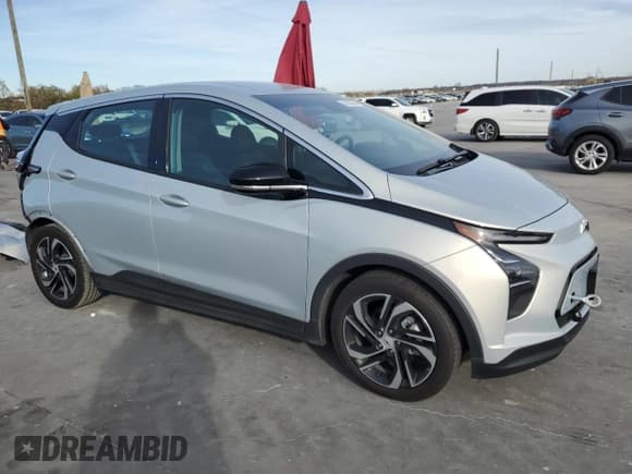 ✅ 2023 Chevrolet Bolt EV 2LT • VIN: 1G1FX6S03P4160651 • Lot: 84550784. Wystawiony na Copart z przebiegiem 8 239 mil. Bezpłatny archiwum sprzedaży aukcyjnych z USA i szczegółowy raport historii pojazdu na DreamBid. Zdjęcie 4.
