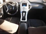 ✅ 2013 Chevrolet Volt • VIN: 1G1RA6E41DU127902 • Lot: 65637124. Wystawiony na Copart z przebiegiem 82 615 mil. Bezpłatny archiwum sprzedaży aukcyjnych z USA i szczegółowy raport historii pojazdu na DreamBid. Zdjęcie 8.