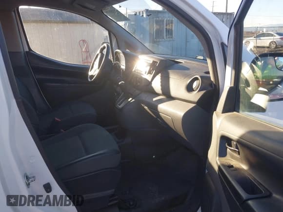 ✅ 2018 Nissan NV200 S • VIN: 3N6CM0KN1JK700711 • Lot: 41389539. Listed on IAAI with 183,934 mi. Free auction sales archive from the USA and detailed vehicle history report at DreamBid. Image 5.