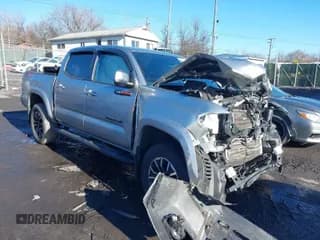 ✅ 2023 Toyota Tacoma SR • VIN: 3TMCZ5ANXPM543065 • Lot: 41101092. Listed on IAAI with 33,792 mi. Free auction sales archive from the USA and detailed vehicle history report at DreamBid. Image 1.