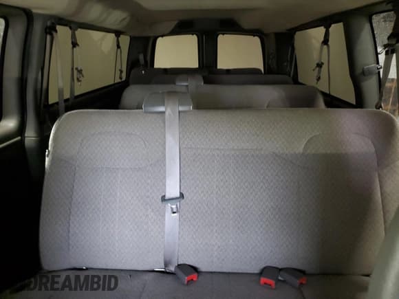 ✅ 2014 Chevrolet Express Passenger LT • VIN: 1GAZG1FG4E1187749 • Lot: 82086105. Wystawiony na Copart z przebiegiem 67 880 mil. Bezpłatny archiwum sprzedaży aukcyjnych z USA i szczegółowy raport historii pojazdu na DreamBid. Zdjęcie 10.