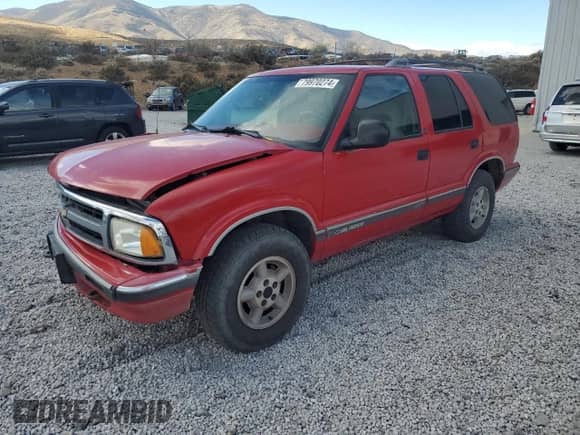 1996 Chevrolet Blazer z VIN 1GNDT13W7T2138892, wystawiony jako Copart lot #79970274 z przebiegiem 192 084 mil mil oraz Szkoda całkowita • Salvage title. Historia ofert i sprzedaży dostępna na DreamBid. Obrazek 1.