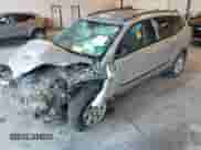 2014 Chevrolet Traverse LS z VIN 1GNKRFED3EJ338191, wystawiony jako IAAI lot #43161854 z przebiegiem Nie podano mil oraz . Historia ofert i sprzedaży dostępna na DreamBid. Obrazek 6.