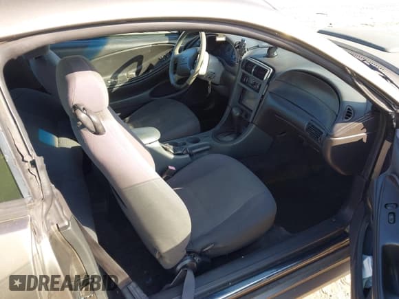 ✅ 2001 Ford Mustang Standard • VIN: 1FAFP40461F264327 • Лот: 42002990. Опубликован ранее на IAAI с пробегом 316 107 миль. Бесплатный доступ к архиву аукционных продаж из США и подробный отчёт об истории автомобиля на DreamBid. Изображение 5.