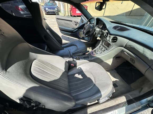 ✅ 2004 Maserati Coupe • VIN: ZAMBC38A240012148 • Lot: 55220585. Wystawiony na Copart z przebiegiem 87 977 mil. Bezpłatny archiwum sprzedaży aukcyjnych z USA i szczegółowy raport historii pojazdu na DreamBid. Zdjęcie 5.