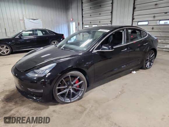 ✅ 2018 Tesla Model 3 Long Range Battery • VIN: 5YJ3E1EB3JF156132 • Lot: 93048125. Wystawiony na Copart z przebiegiem 105 418 mil. Bezpłatny archiwum sprzedaży aukcyjnych z USA i szczegółowy raport historii pojazdu na DreamBid. Zdjęcie 1.