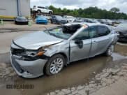 ✅ 2018 Toyota Camry LE • VIN: 4T1B11HKXJU087896 • Лот: 61462465. Опубликован ранее на Copart с пробегом 155 955 миль. Бесплатный доступ к архиву аукционных продаж из США и подробный отчёт об истории автомобиля на DreamBid. Изображение 1.