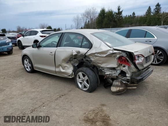✅ 2013 Volkswagen Jetta Comfortline • VIN: 3VWDL7AJ0DM247575 • Lot: 53722715. Wystawiony na Copart z przebiegiem 256 015 mil. Bezpłatny archiwum sprzedaży aukcyjnych z USA i szczegółowy raport historii pojazdu na DreamBid. Zdjęcie 2.