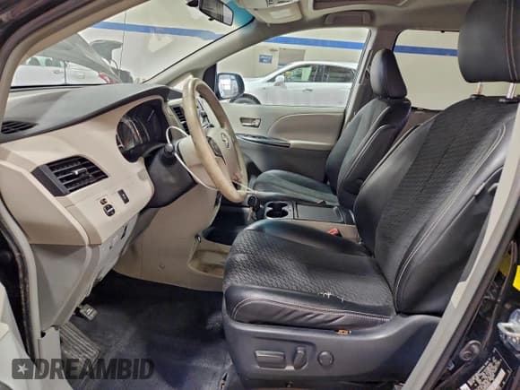 ✅ 2011 Toyota Sienna SE • VIN: 5TDXK3DC3BS078321 • Lot: 93900495. Listed on Copart with 151,536 mi. Free auction sales archive from the USA and detailed vehicle history report at DreamBid. Image 7.