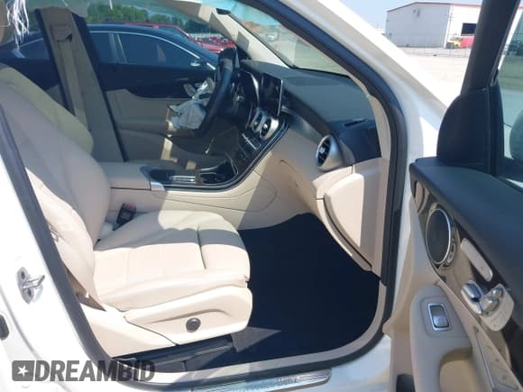 ✅ 2022 Mercedes-Benz GLC 300 • VIN: W1N0G8DB4NV348117 • Lot: 42658026. Wystawiony na IAAI z przebiegiem 32 721 mil. Bezpłatny archiwum sprzedaży aukcyjnych z USA i szczegółowy raport historii pojazdu na DreamBid. Zdjęcie 5.