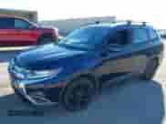 2018 Mitsubishi Outlander SE z VIN JA4AD3A30JZ060225, wystawiony jako IAAI lot #43495083 z przebiegiem 232 607 mil mil oraz . Historia ofert i sprzedaży dostępna na DreamBid. Obrazek 17.