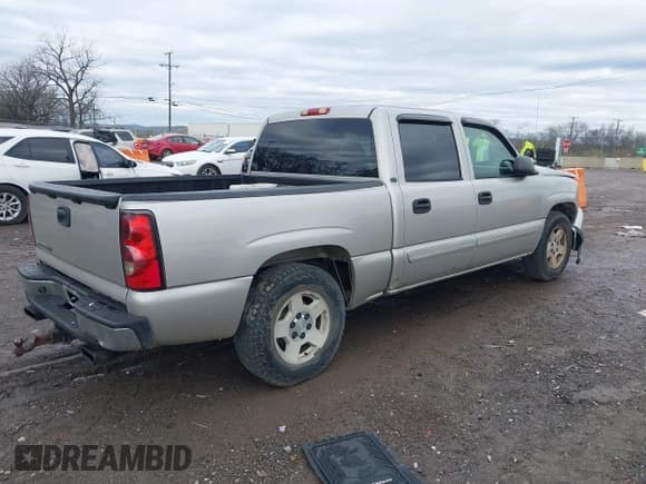 ✅ 2006 Chevrolet Silverado 1500 LT1 • VIN: 2GCEC13T061211544 • Lot: 43724379. Wystawiony na IAAI z przebiegiem 262 913 mil. Bezpłatny archiwum sprzedaży aukcyjnych z USA i szczegółowy raport historii pojazdu na DreamBid. Zdjęcie 4.