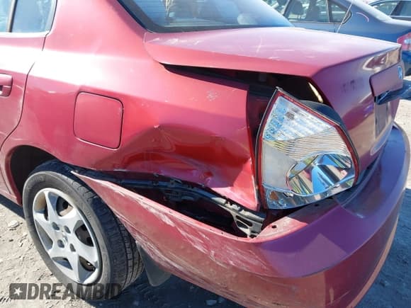 ✅ 2005 Hyundai Elantra GLS • VIN: KMHDN46D75U099089 • Lot: 41568039. Wystawiony na IAAI z przebiegiem 105 278 mil. Bezpłatny archiwum sprzedaży aukcyjnych z USA i szczegółowy raport historii pojazdu na DreamBid. Zdjęcie 6.