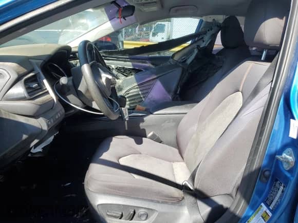 2019 Toyota Camry LE z VIN 4T1B11HK7KU264700, wystawiony jako Copart lot #85474625 z przebiegiem 128 420 mil mil oraz Szkoda całkowita • Salvage title. Historia ofert i sprzedaży dostępna na DreamBid. Obrazek 7.