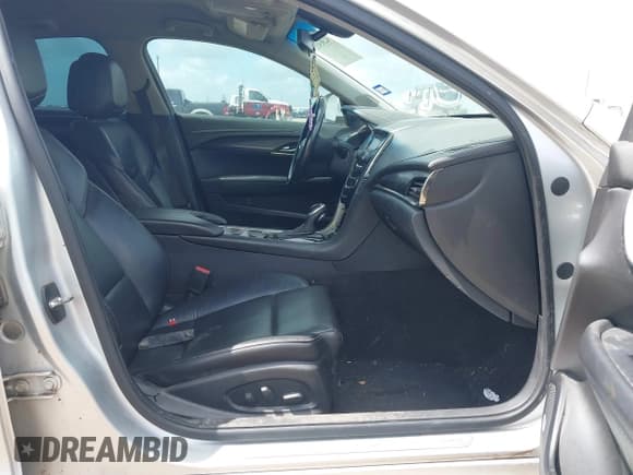 ✅ 2014 Cadillac ATS Standard RWD • VIN: 1G6AA5RA1E0104839 • Lot: 42383432. Wystawiony na IAAI z przebiegiem 142 701 mil. Bezpłatny archiwum sprzedaży aukcyjnych z USA i szczegółowy raport historii pojazdu na DreamBid. Zdjęcie 5.