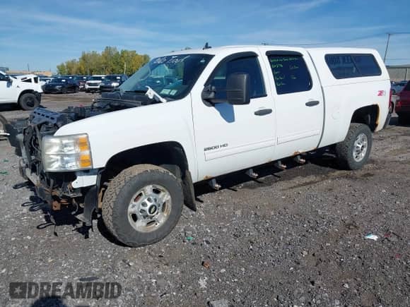 2011 Chevrolet Silverado 2500HD LT с VIN 1GC1KXCGXBF111106, выставлен на аукционе IAAI как лот 43406356 с пробегом 175 024 миль миль и . История ставок и продаж доступна на DreamBid. Изображение 2.