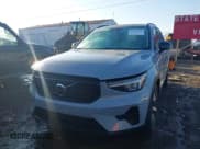 ✅ 2024 Volvo XC40 Core Bright Theme • VIN: YV4L12UK2R2212754 • Lot: 41650426. Listed on IAAI with 15,257 mi. Free auction sales archive from the USA and detailed vehicle history report at DreamBid. Image 2.