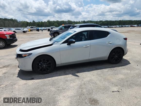 ✅ 2025 Mazda 3 S Select Sport • VIN: JM1BPAKM5S1786031 • Лот: 63350985. Опубликован ранее на Copart с пробегом 4 866 миль. Бесплатный доступ к архиву аукционных продаж из США и подробный отчёт об истории автомобиля на DreamBid. Изображение 1.