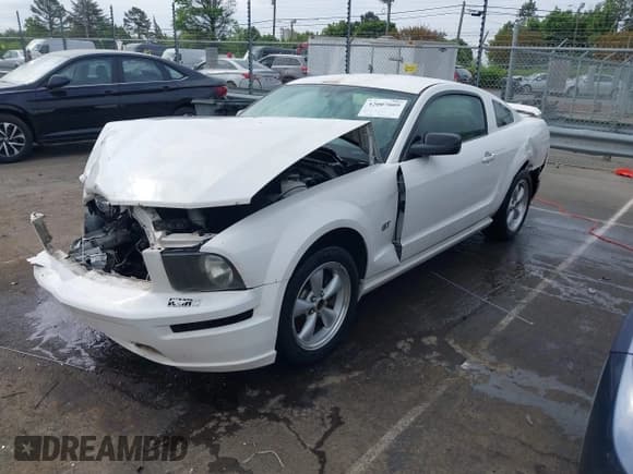 ✅ 2006 Ford Mustang GT Deluxe • VIN: 1ZVFT82H865246421 • Lot: 42007809. Listed on IAAI with 205,896 mi. Free auction sales archive from the USA and detailed vehicle history report at DreamBid. Image 2.