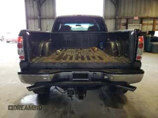 1999 Chevrolet Silverado 2500 LS с VIN 1GCGK29U7XE183016, выставлен на аукционе Copart как лот 54603234 с пробегом 198 885 миль миль и Списание • Salvage title. История ставок и продаж доступна на DreamBid. Изображение 6.