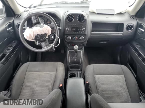 ✅ 2017 Jeep Patriot Latitude • VIN: 1C4NJPFB6HD184742 • Lot: 52727175. Listed on Copart with 81,307 mi. Free auction sales archive from the USA and detailed vehicle history report at DreamBid. Image 8.