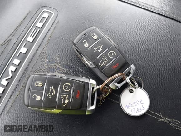 2019 Ram 1500 Limited z VIN 1C6SRFPT3KN774290, wystawiony jako IAAI lot #42413133 z przebiegiem 72 324 mil mil oraz . Historia ofert i sprzedaży dostępna na DreamBid. Obrazek 11.