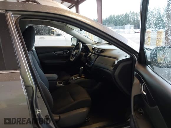 ✅ 2019 Nissan Rogue SV • VIN: KNMAT2MV2KP558570 • Lot: 43331278. Wystawiony na IAAI z przebiegiem 101 630 mil. Bezpłatny archiwum sprzedaży aukcyjnych z USA i szczegółowy raport historii pojazdu na DreamBid. Zdjęcie 5.