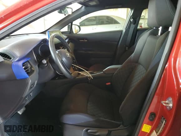 ✅ 2020 Toyota C-HR XLE • VIN: JTNKHMBX8L1069497 • Lot: 82444695. Wystawiony na Copart z przebiegiem 67 785 mil. Bezpłatny archiwum sprzedaży aukcyjnych z USA i szczegółowy raport historii pojazdu na DreamBid. Zdjęcie 7.