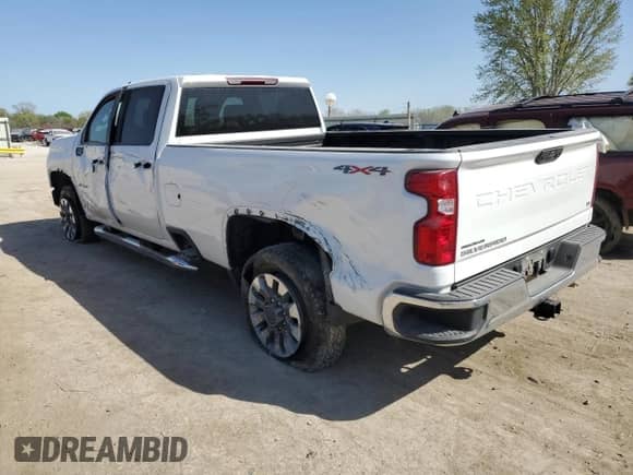 2025 Chevrolet Silverado 3500HD LT with VIN 1GC4KTEYXSF122554, listed as a Copart auction lot 52682285 with 19,735 mi miles and Salvage title. Bid and sale history available at DreamBid. Image 2.