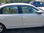 ✅ 2013 Volkswagen Passat SE • VIN: 1VWBH7A35DC032589 • Лот: 42374770. Опубликован ранее на IAAI с пробегом 143 323 миль. Бесплатный доступ к архиву аукционных продаж из США и подробный отчёт об истории автомобиля на DreamBid. Изображение 13.