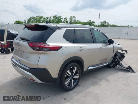 ✅ 2023 Nissan Rogue Platinum • VIN: JN8BT3DD5PW321042 • Lot: 42111590. Wystawiony na IAAI z przebiegiem 20 834 mil. Bezpłatny archiwum sprzedaży aukcyjnych z USA i szczegółowy raport historii pojazdu na DreamBid. Zdjęcie 4.