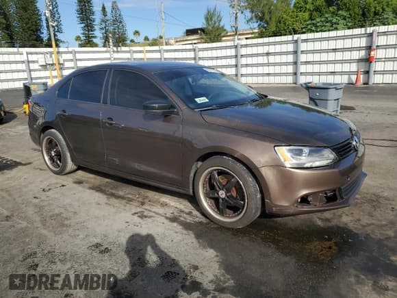 ✅ 2014 Volkswagen Jetta S • VIN: 3VW2K7AJ8EM251045 • Lot: 90817515. Wystawiony na Copart z przebiegiem 126 678 mil. Bezpłatny archiwum sprzedaży aukcyjnych z USA i szczegółowy raport historii pojazdu na DreamBid. Zdjęcie 4.