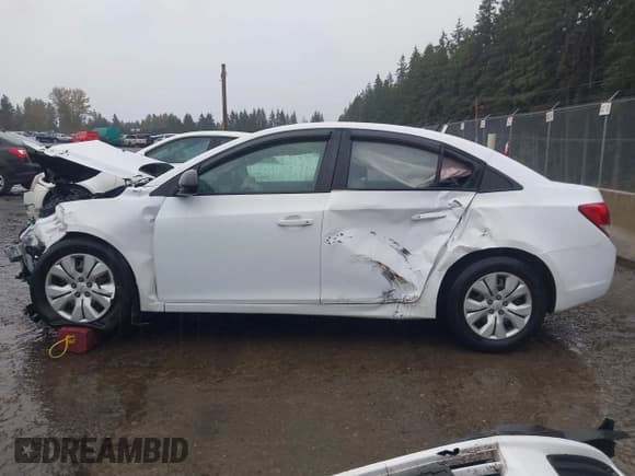 ✅ 2013 Chevrolet Cruze LS • VIN: 1G1PA5SG5D7293757 • Lot: 43527179. Listed on IAAI with 185,139 mi. Free auction sales archive from the USA and detailed vehicle history report at DreamBid. Image 15.