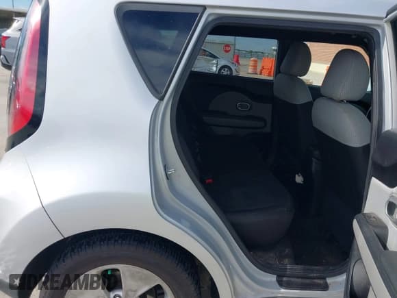 ✅ 2016 Kia Soul • VIN: KNDJN2A26G7866031 • Lot: 43290226. Wystawiony na IAAI z przebiegiem 128 171 mil. Bezpłatny archiwum sprzedaży aukcyjnych z USA i szczegółowy raport historii pojazdu na DreamBid. Zdjęcie 8.