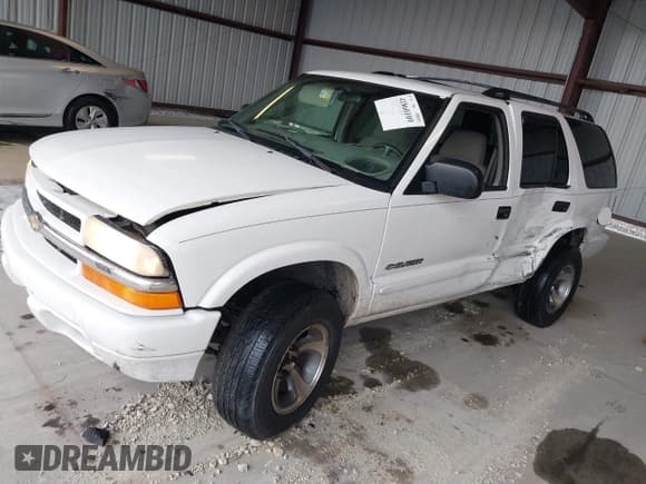 ✅ 2004 Chevrolet Blazer LS • VIN: 1GNDT13X64K129093 • Lot: 41860109. Wystawiony na IAAI z przebiegiem 175 588 mil. Bezpłatny archiwum sprzedaży aukcyjnych z USA i szczegółowy raport historii pojazdu na DreamBid. Zdjęcie 2.