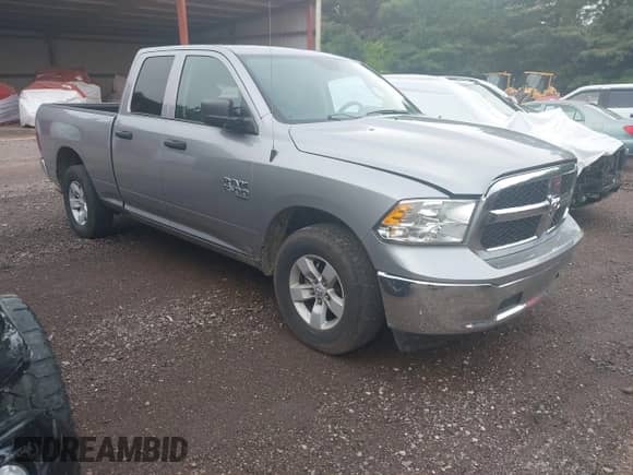 2024 Ram 1500 SLT z VIN 1C6RR6GG2RS135931, wystawiony jako IAAI lot #42509523 z przebiegiem 27 074 mil mil oraz . Historia ofert i sprzedaży dostępna na DreamBid. Obrazek 1.