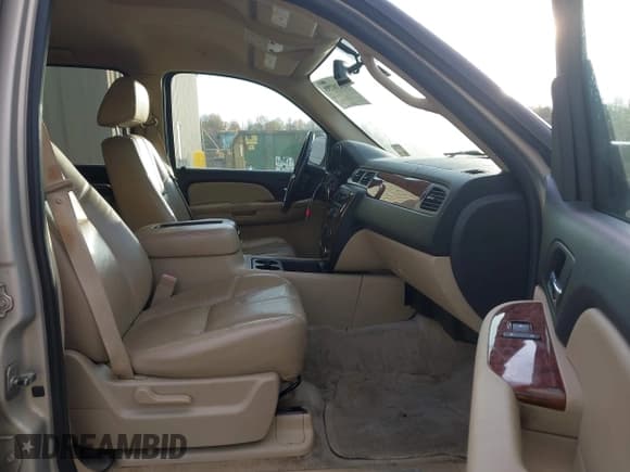 ✅ 2007 Chevrolet Suburban LT • VIN: 1GNFC16J27R362710 • Лот: 43638133. Опубликован ранее на IAAI с пробегом 227 642 миль. Бесплатный доступ к архиву аукционных продаж из США и подробный отчёт об истории автомобиля на DreamBid. Изображение 5.