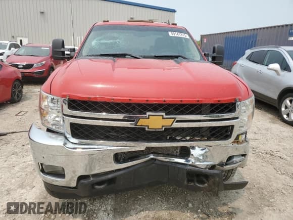 ✅ 2011 Chevrolet Silverado 2500HD LTZ • VIN: 1GC1KYC88BF223532 • Lot: 59141315. Listed on Copart with 243,733 mi. Free auction sales archive from the USA and detailed vehicle history report at DreamBid. Image 5.