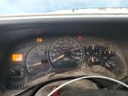 ✅ 2002 Chevrolet Silverado 2500HD LS • VIN: 1GCHK29UX2E235722 • Lot: 69709185. Wystawiony na Copart z przebiegiem 221 193 mil. Bezpłatny archiwum sprzedaży aukcyjnych z USA i szczegółowy raport historii pojazdu na DreamBid. Zdjęcie 9.