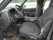 2004 Chevrolet S-10 LS z VIN 1GCDT13X74K116913, wystawiony jako Copart lot #85679345 z przebiegiem 263 416 mil mil oraz Czysty tytuł • Clean title. Historia ofert i sprzedaży dostępna na DreamBid. Obrazek 7.