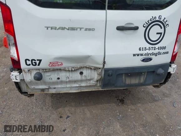 ✅ 2017 Ford Transit • VIN: 1FTYR2ZM3HKA11391 • Lot: 41932281. Wystawiony na IAAI z przebiegiem 172 316 mil. Bezpłatny archiwum sprzedaży aukcyjnych z USA i szczegółowy raport historii pojazdu na DreamBid. Zdjęcie 6.