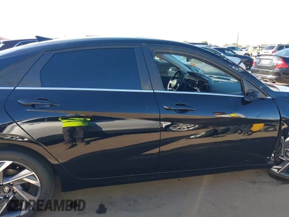 ✅ 2024 Hyundai Elantra Limited • VIN: KMHLP4DG8RU822425 • Lot: 43631648. Wystawiony na IAAI z przebiegiem 11 428 mil. Bezpłatny archiwum sprzedaży aukcyjnych z USA i szczegółowy raport historii pojazdu na DreamBid. Zdjęcie 13.